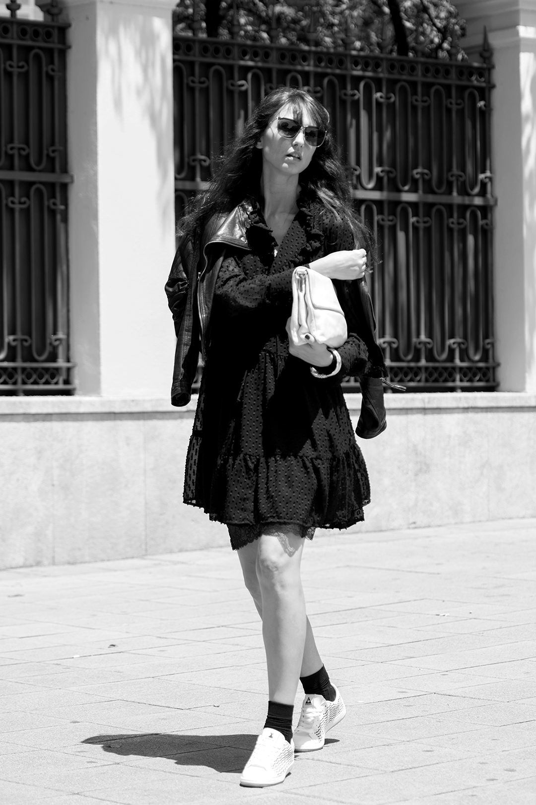 le-petite-robe-noir-mitmeblog-streetstyle-guerlain-bn-web-05